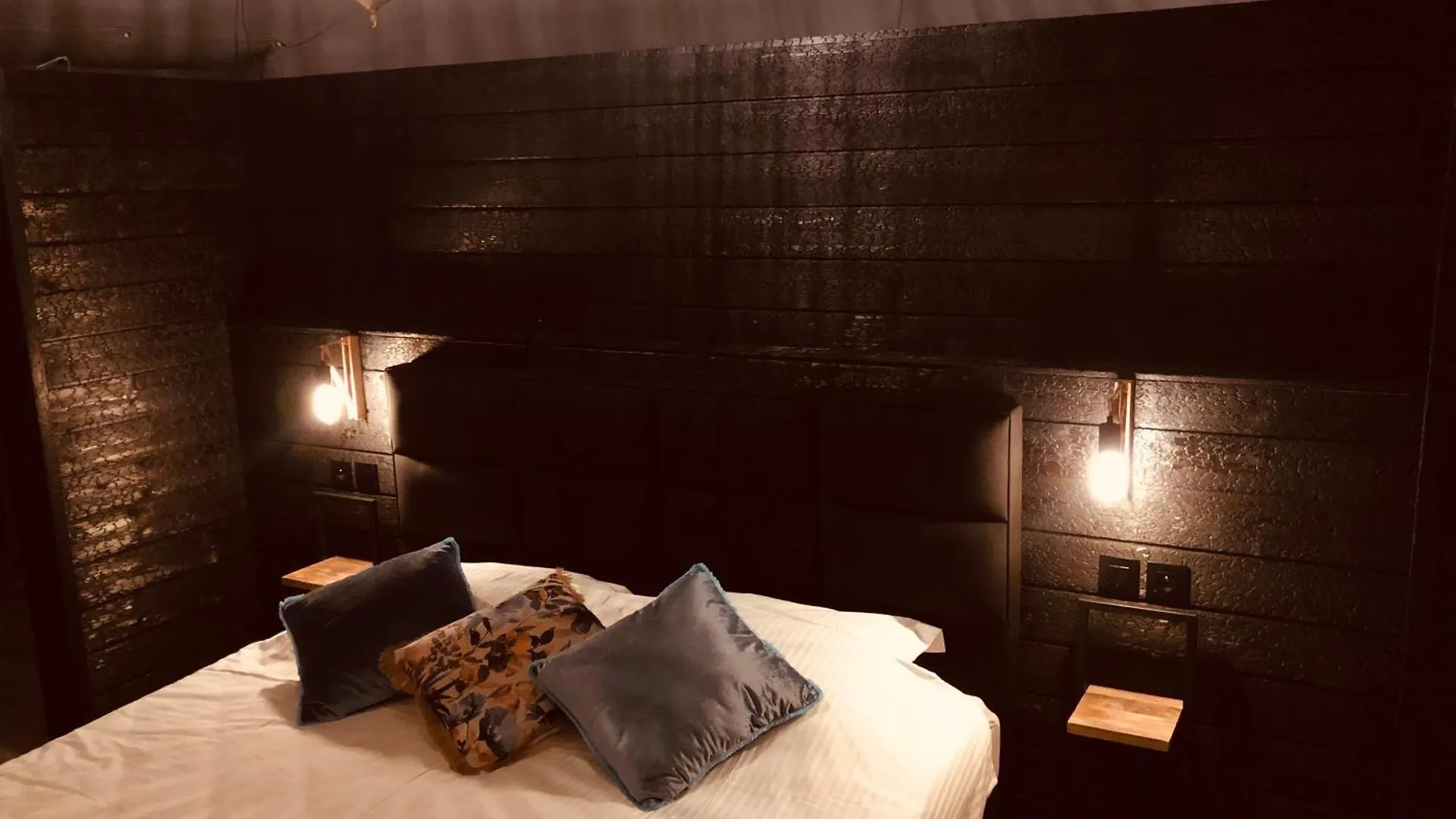 Hotel Id Glamping De Coude Scheure Middelkerke Belgie