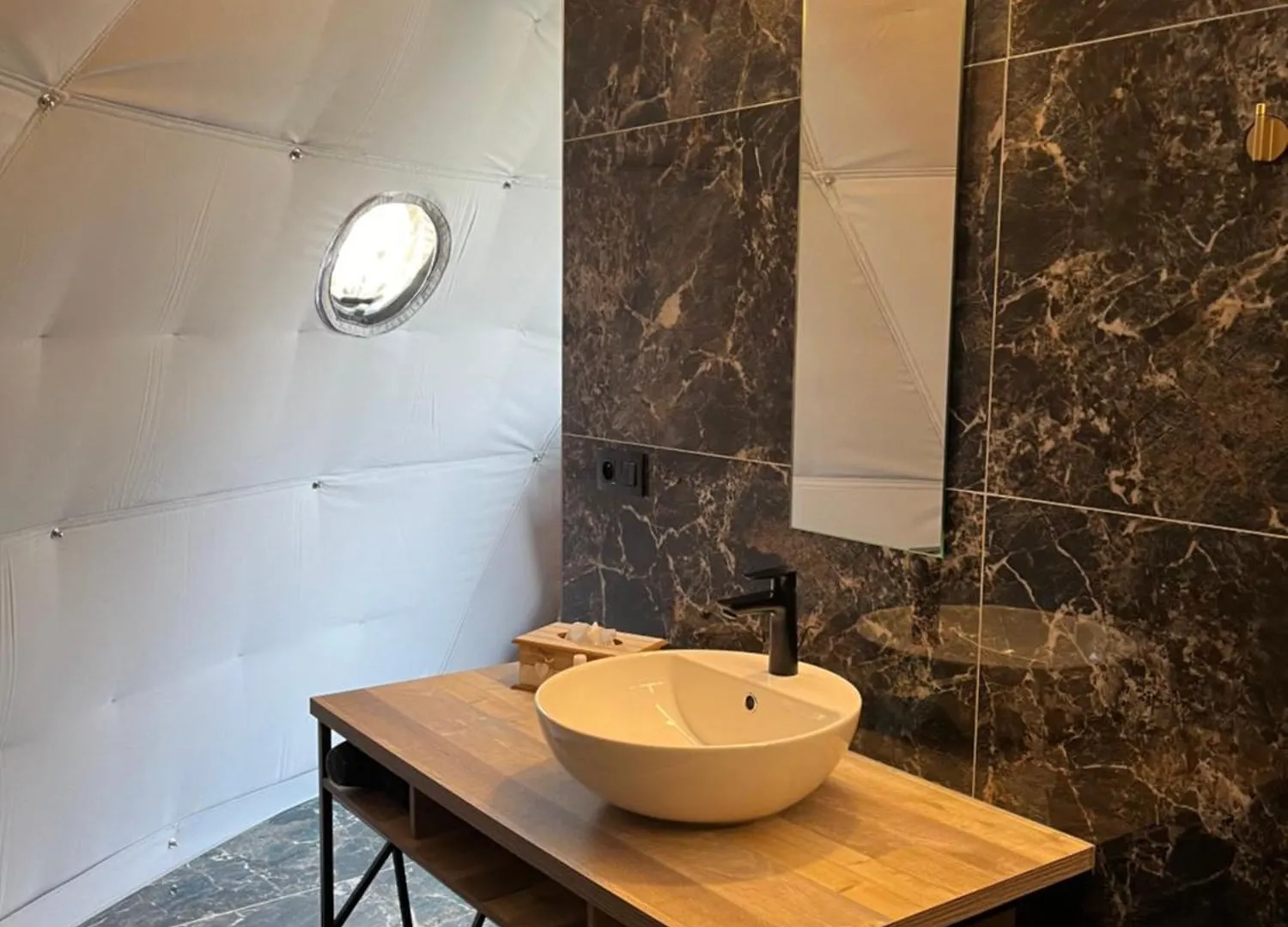 Luxusní stan Hotel Id Glamping De Coude Scheure Middelkerke Belgie